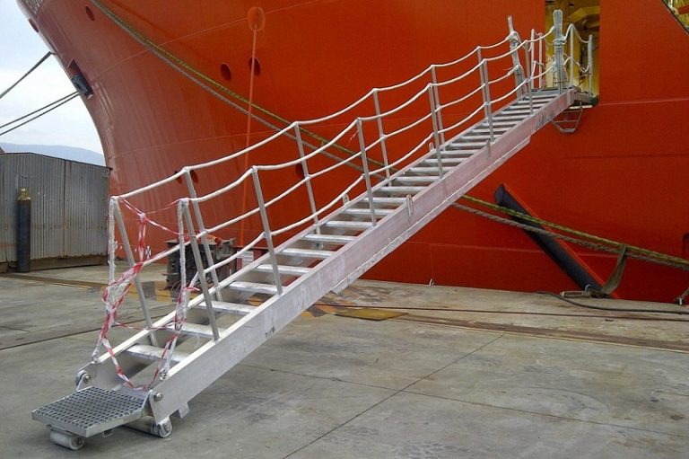 aluminium accommodation ladder.jpg